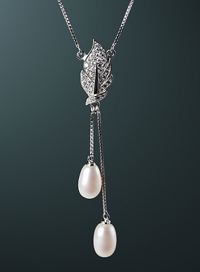 Колье с жемчугом – обязательно ли иметь его в своем арсенале?