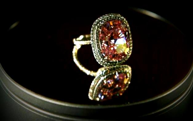 Ярко-розовый бриллиант весом 16,08 карат продан за 28,5 млн $